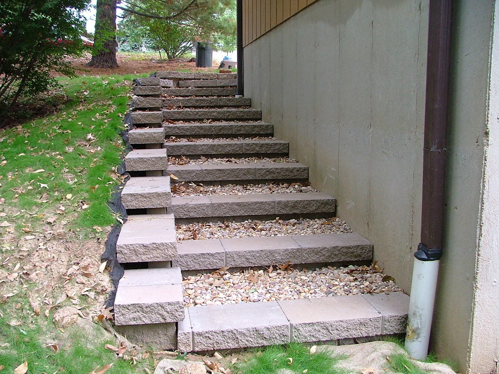 Cottage/Country Stone  Rockwood Retaining Walls